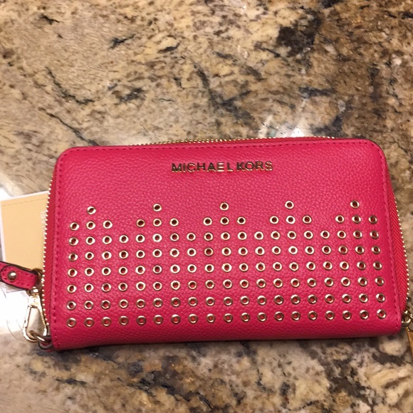 Michael Kors Handbags - Michael Kors Hayes Wristlet